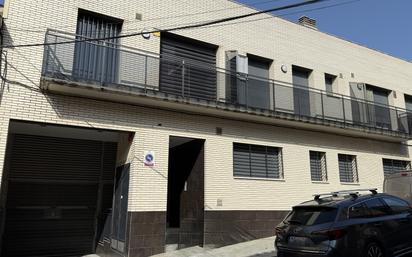 Vista exterior de Pis en venda en Rubí amb Terrassa