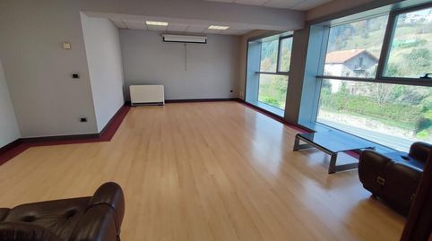 Edificio Industrial Independiente a pie de carretera.
Consta de 1.950 m2 construidos.
Dispone de un espacio 680 m2 en planta baj
