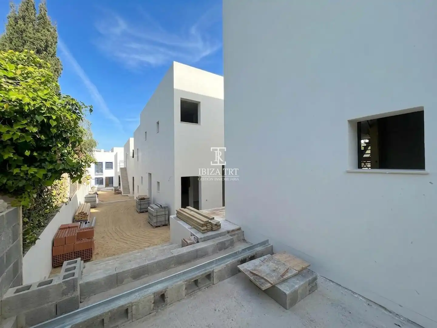 Außenansicht von Einfamilien-Reihenhaus zum Verkauf in Sant Joan de Labritja mit Klimaanlage, Heizung und Schwimmbad