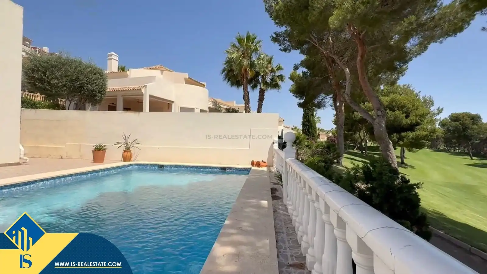 Vista exterior de Casa o xalet en venda en Orihuela amb Jardí privat, Terrassa i Moblat