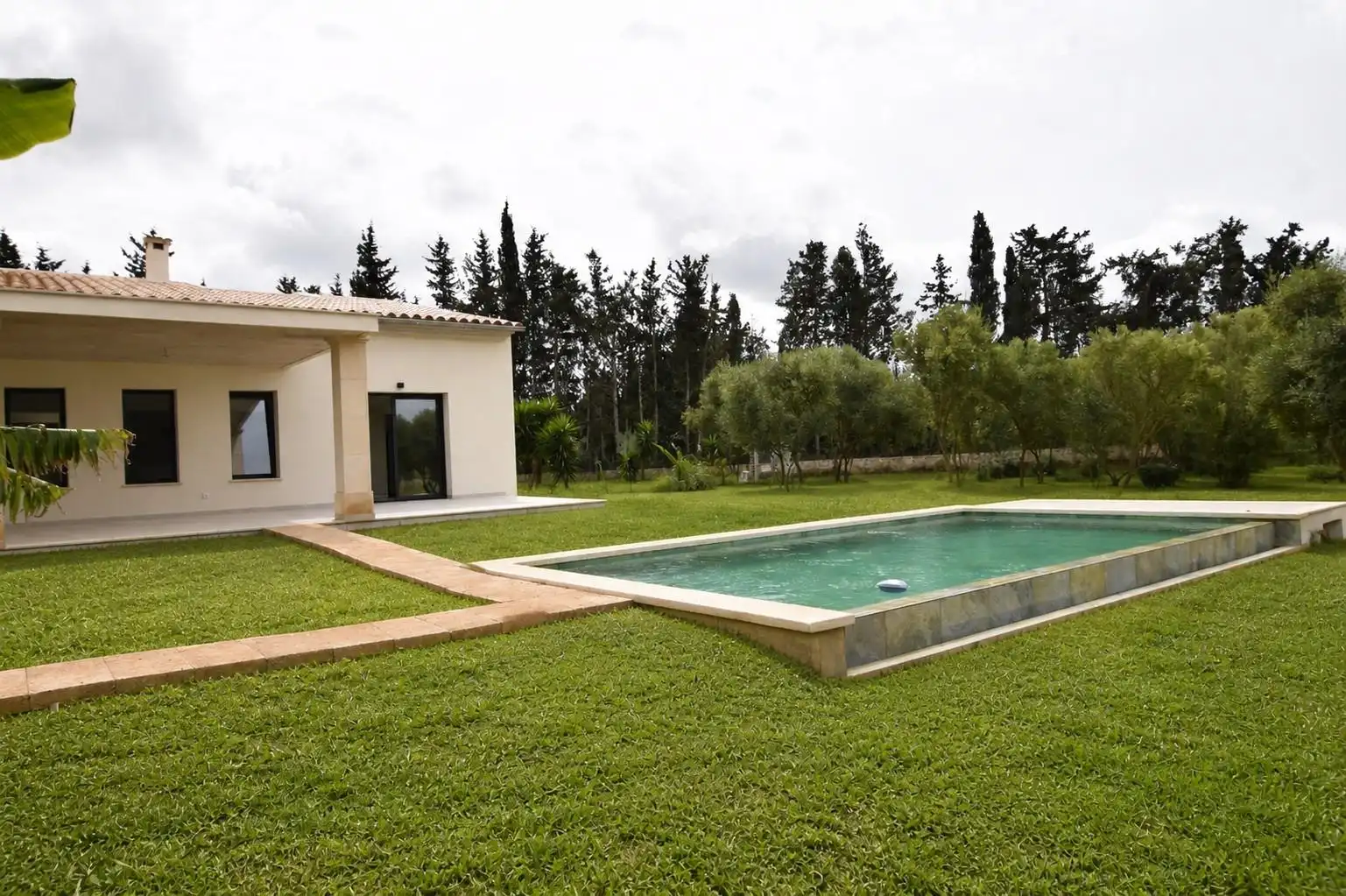 Piscina de Finca rústica en venta en Muro con Aire acondicionado, Calefacción y Jardín privado