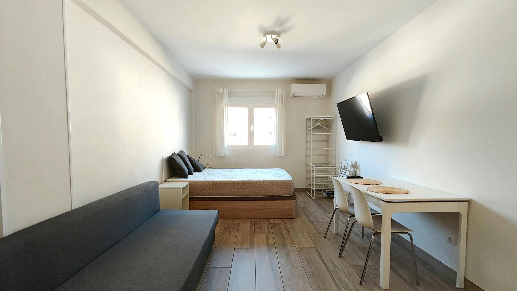 Dormitori de Casa o xalet de lloguer en  Madrid Capital amb Aire condicionat, Calefacció i Moblat