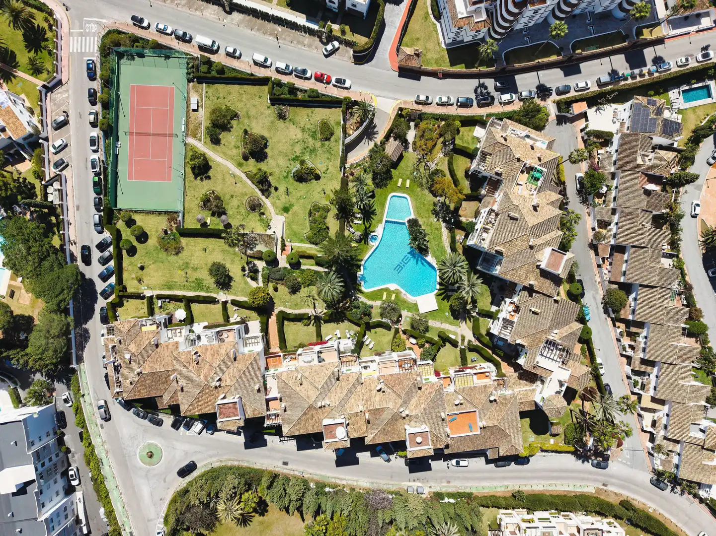 Vista exterior de Apartament en venda en Marbella amb Aire condicionat, Terrassa i Piscina