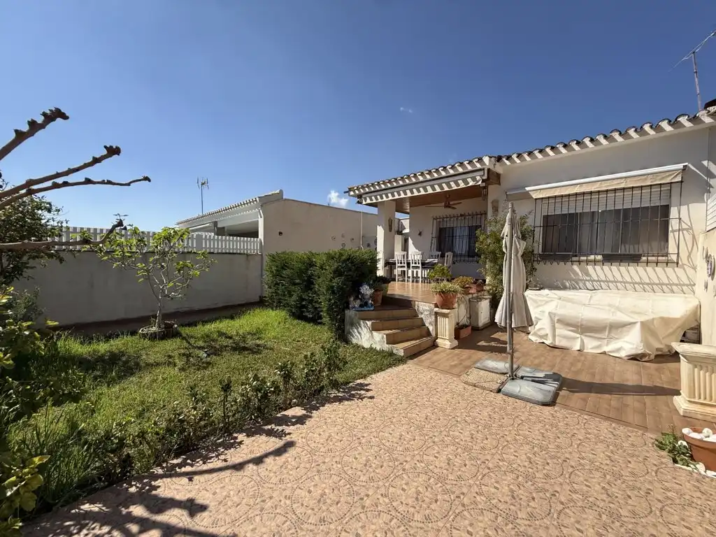 Jardí de Casa o xalet en venda en Orihuela amb Aire condicionat, Moblat i Rentadora