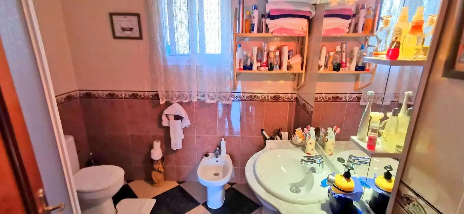 Bany de Casa o xalet en venda en Canillas de Aceituno amb Jardí privat, Terrassa i Traster