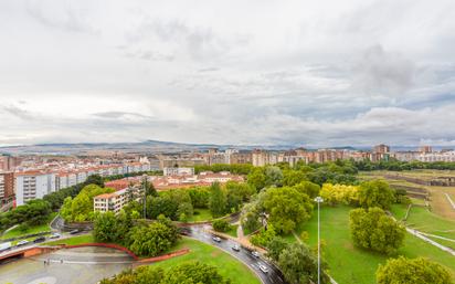 Vista exterior de Àtic en venda en  Pamplona / Iruña amb Aire condicionat