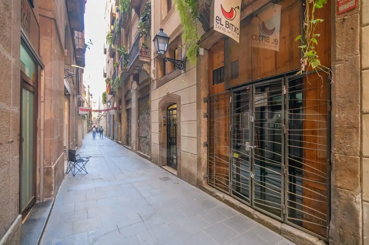 Außenansicht von Wohnung zum Verkauf in Barcelona mit Heizung, Parkett und Terrasse