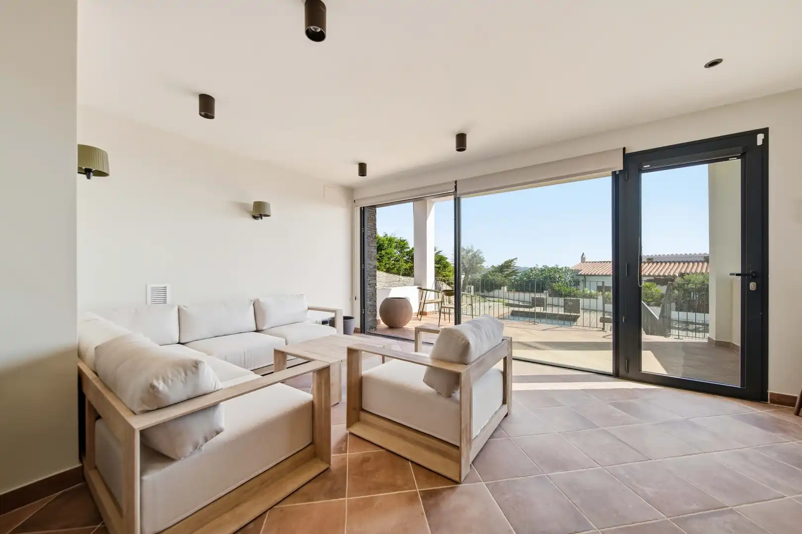 Terrasse von Einfamilien-Reihenhaus zum Verkauf in Cadaqués mit Privatgarten, Terrasse und Schwimmbad