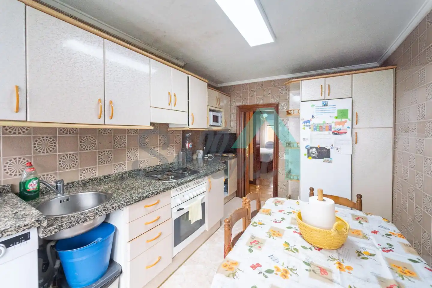 Cuina de Pis en venda en Oviedo  amb Calefacció, Parquet i Traster