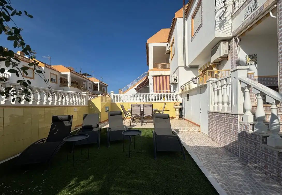 Terrassa de Casa o xalet de lloguer en Torrevieja amb Aire condicionat, Calefacció i Jardí privat