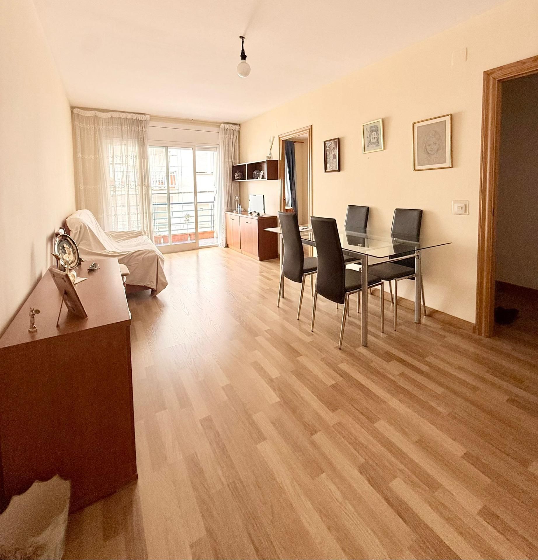 Living room of Flat for sale in El Vendrell  with Parquet flooring, Terrace and Storage room