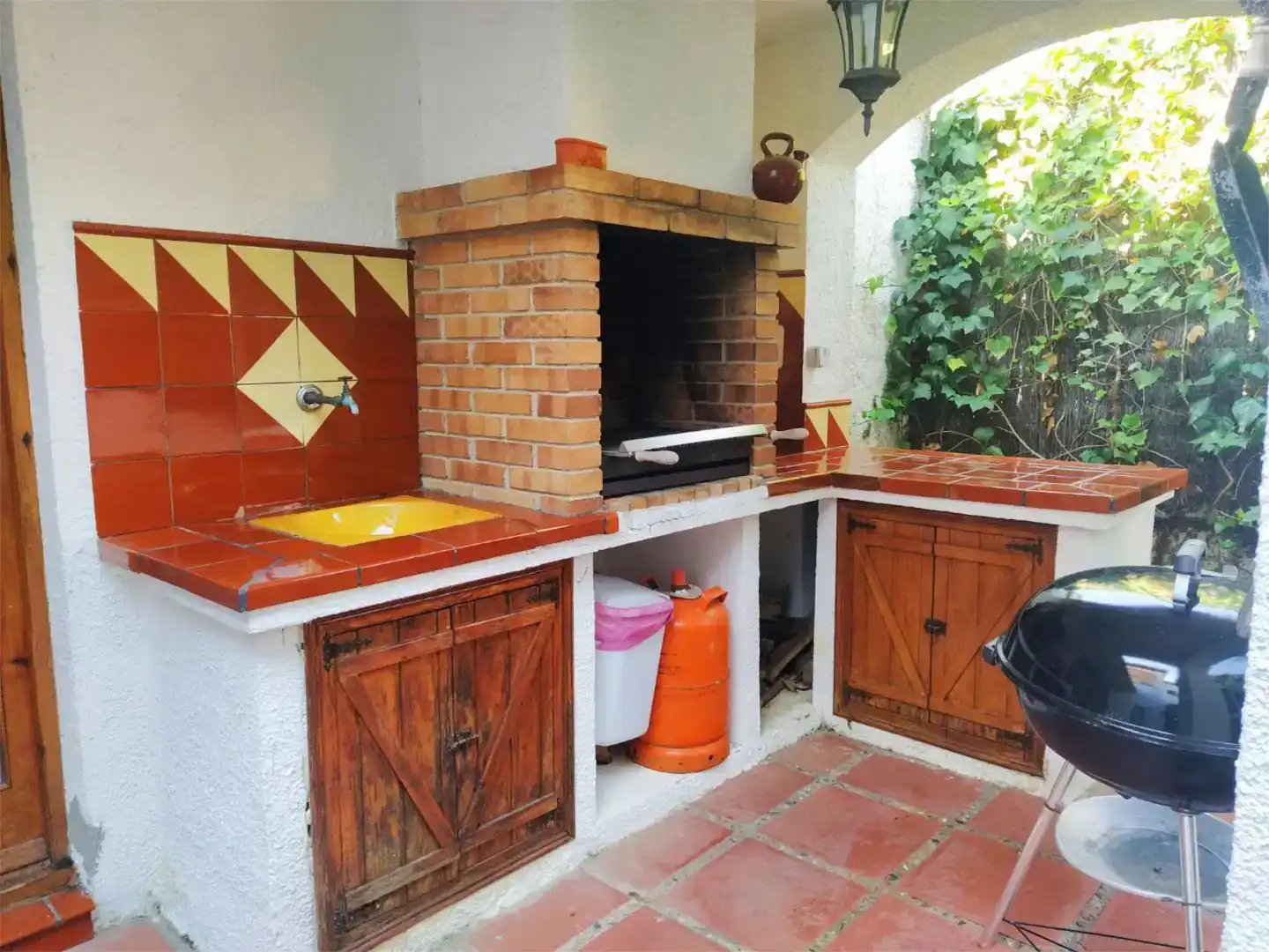 Cuina de Casa adosada en venda en Pacs del Penedès amb Aire condicionat, Jardí privat i Traster
