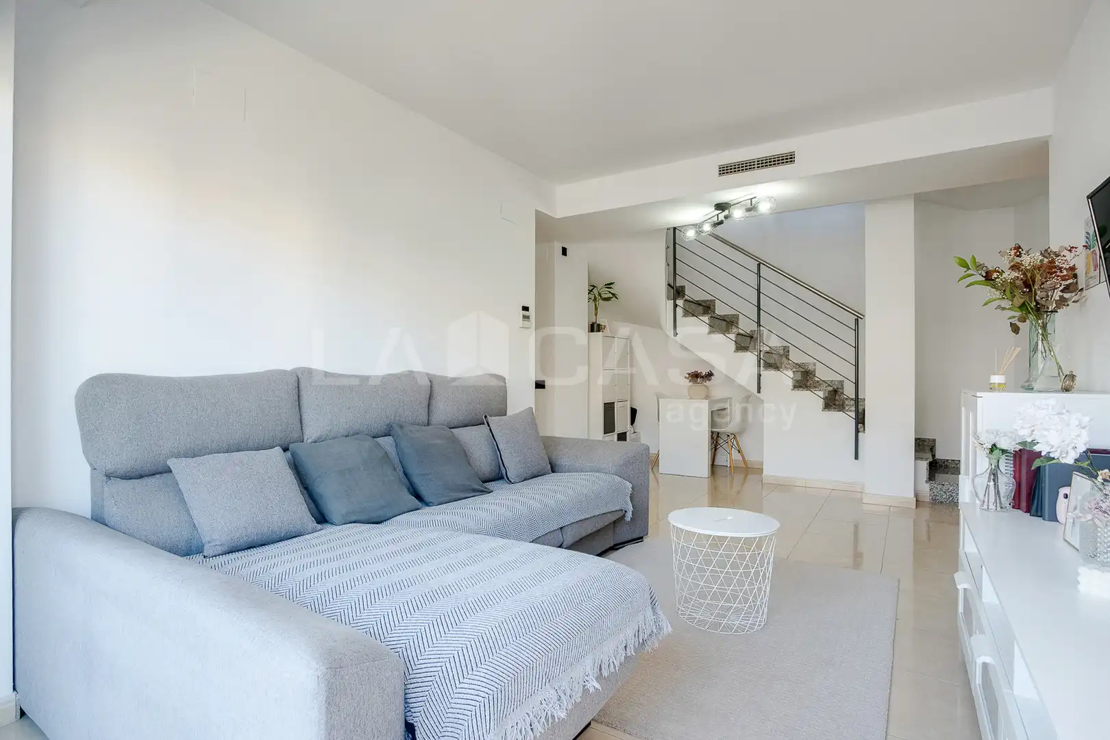 Sala de estar de Dúplex en venta en Les Franqueses del Vallès con Aire acondicionado, Calefacción y Parquet