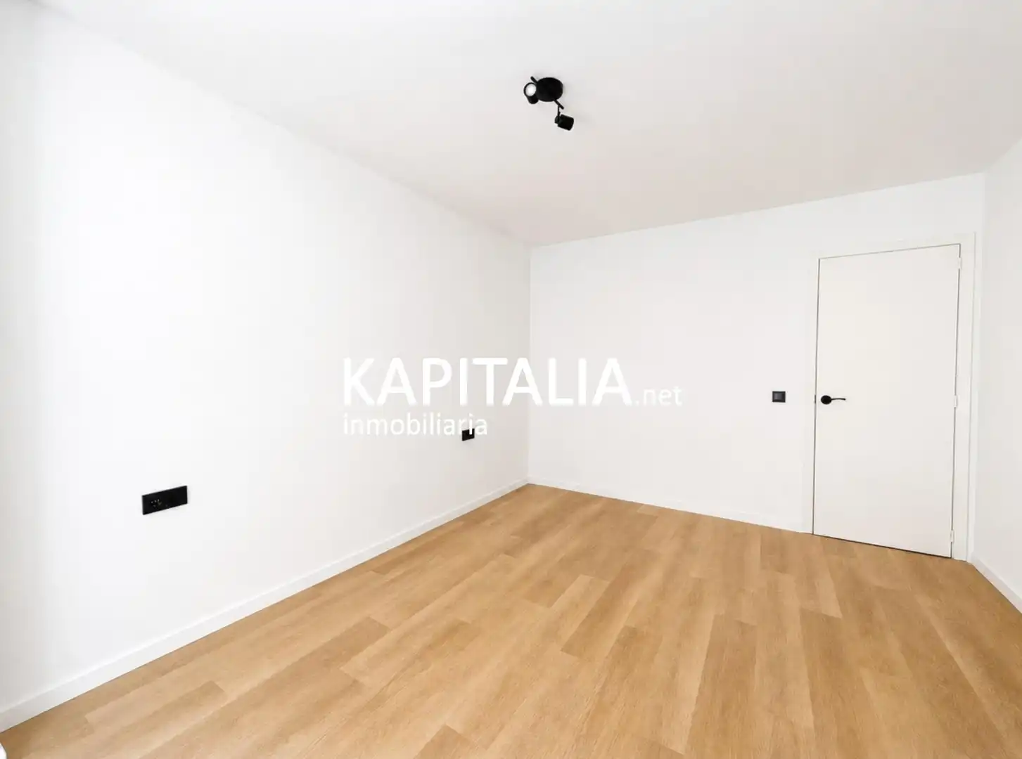 Schlafzimmer von Wohnung zum Verkauf in Ontinyent mit Parkett und Balkon