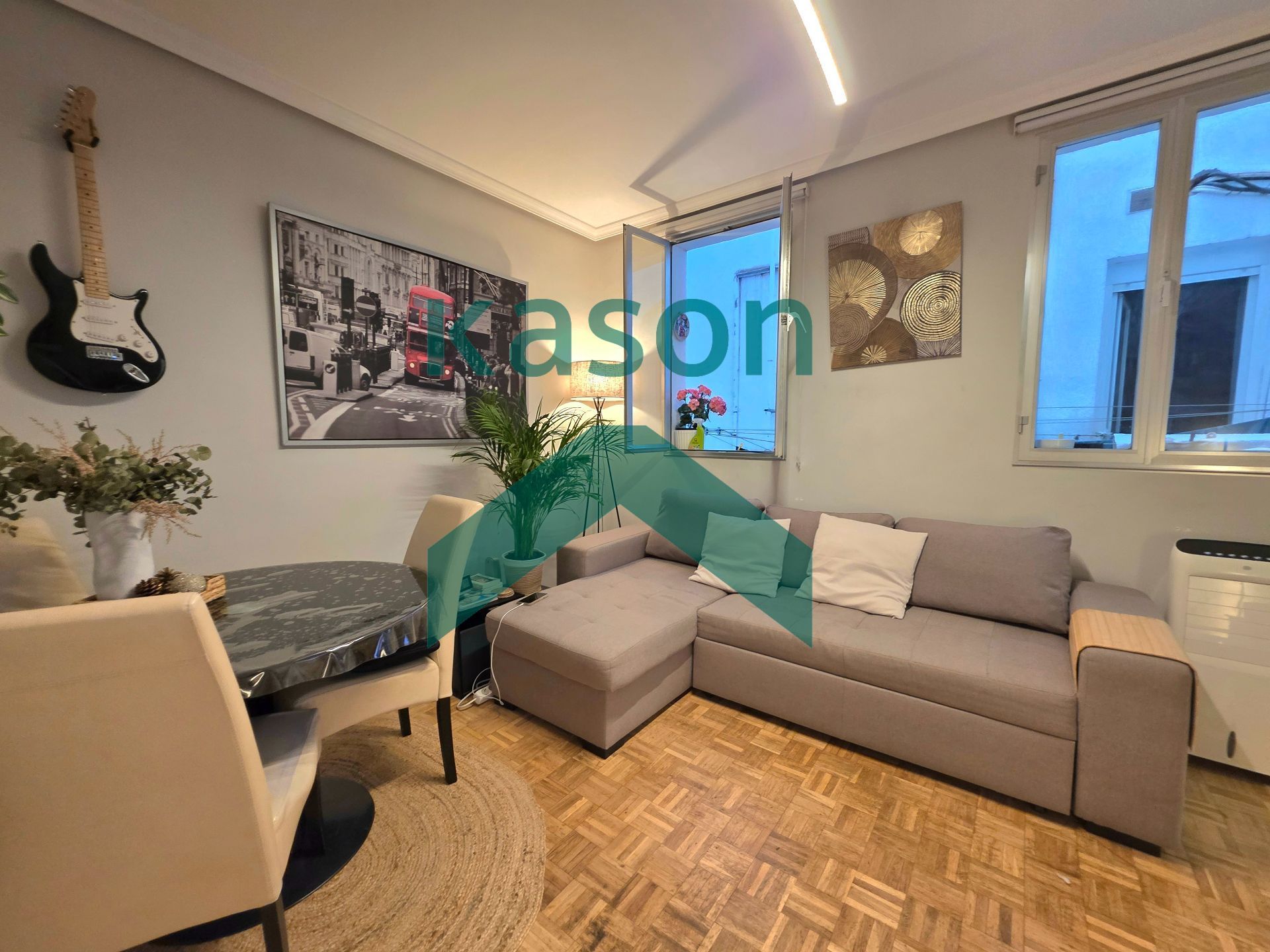 Sala de estar de Piso en venta en  Madrid Capital con Calefacción