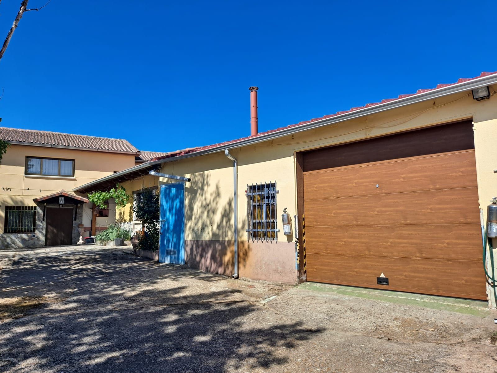 Vista exterior de Casa o xalet en venda en Villar del Buey amb Jardí privat i Traster