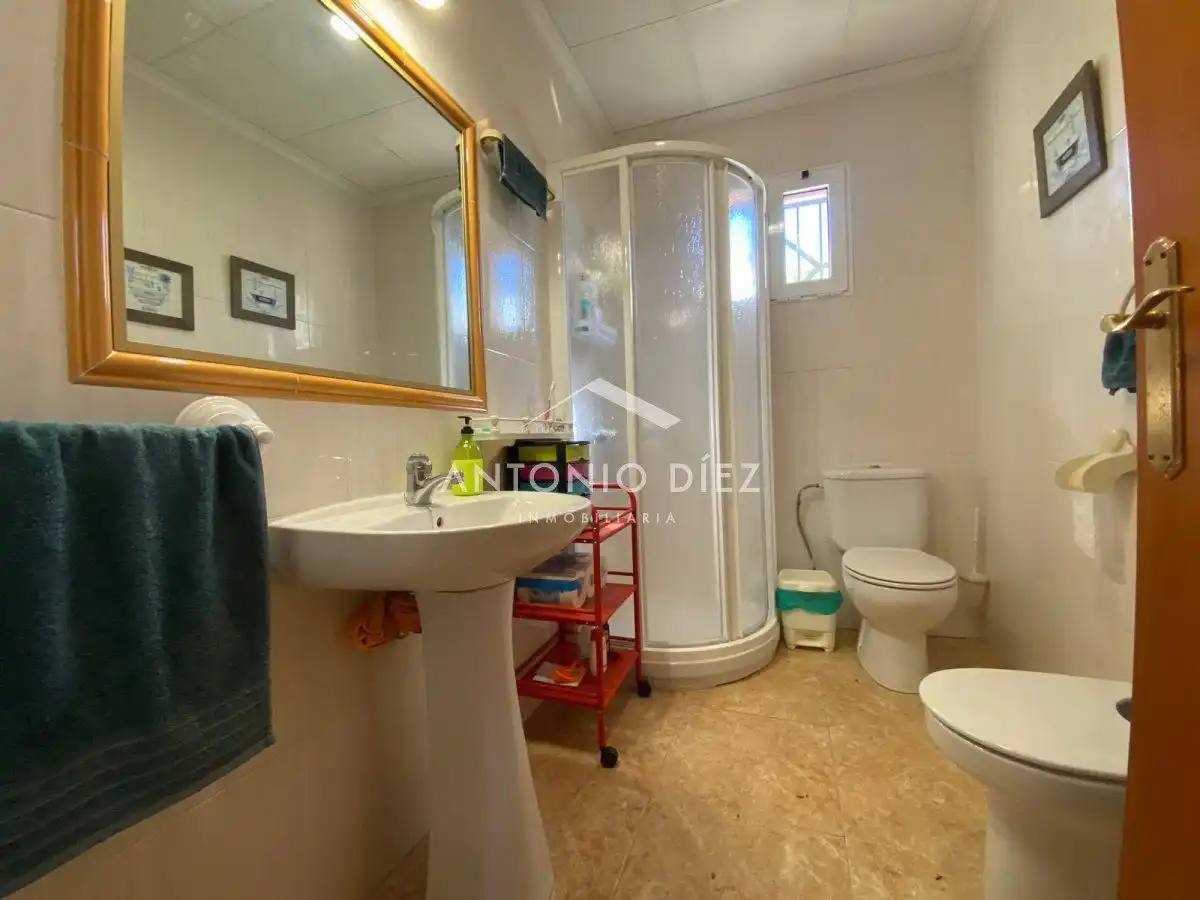Badezimmer von Country house zum Verkauf in Aspe mit Klimaanlage, Terrasse und Abstellraum