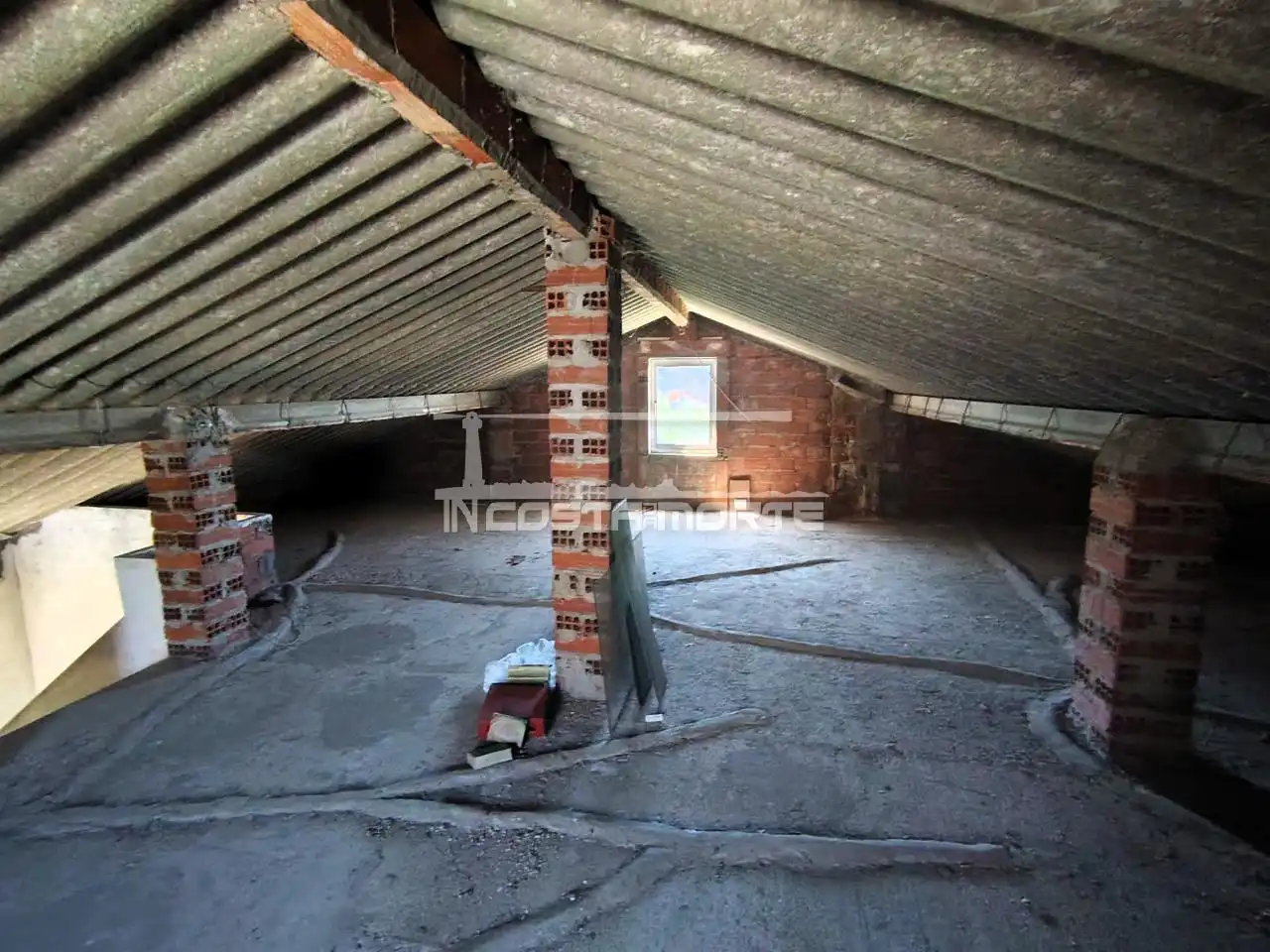 Duplexes for sale in Cee  with Storage room