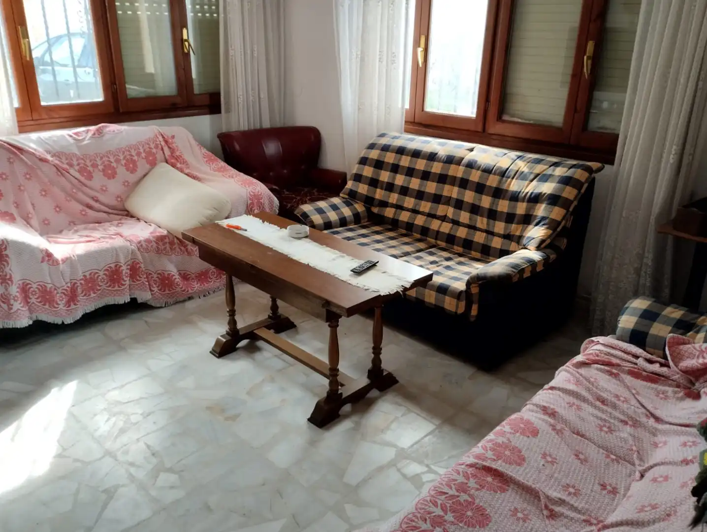 Sala d'estar de Casa o xalet en venda en San Torcuato amb Calefacció, Jardí privat i Traster