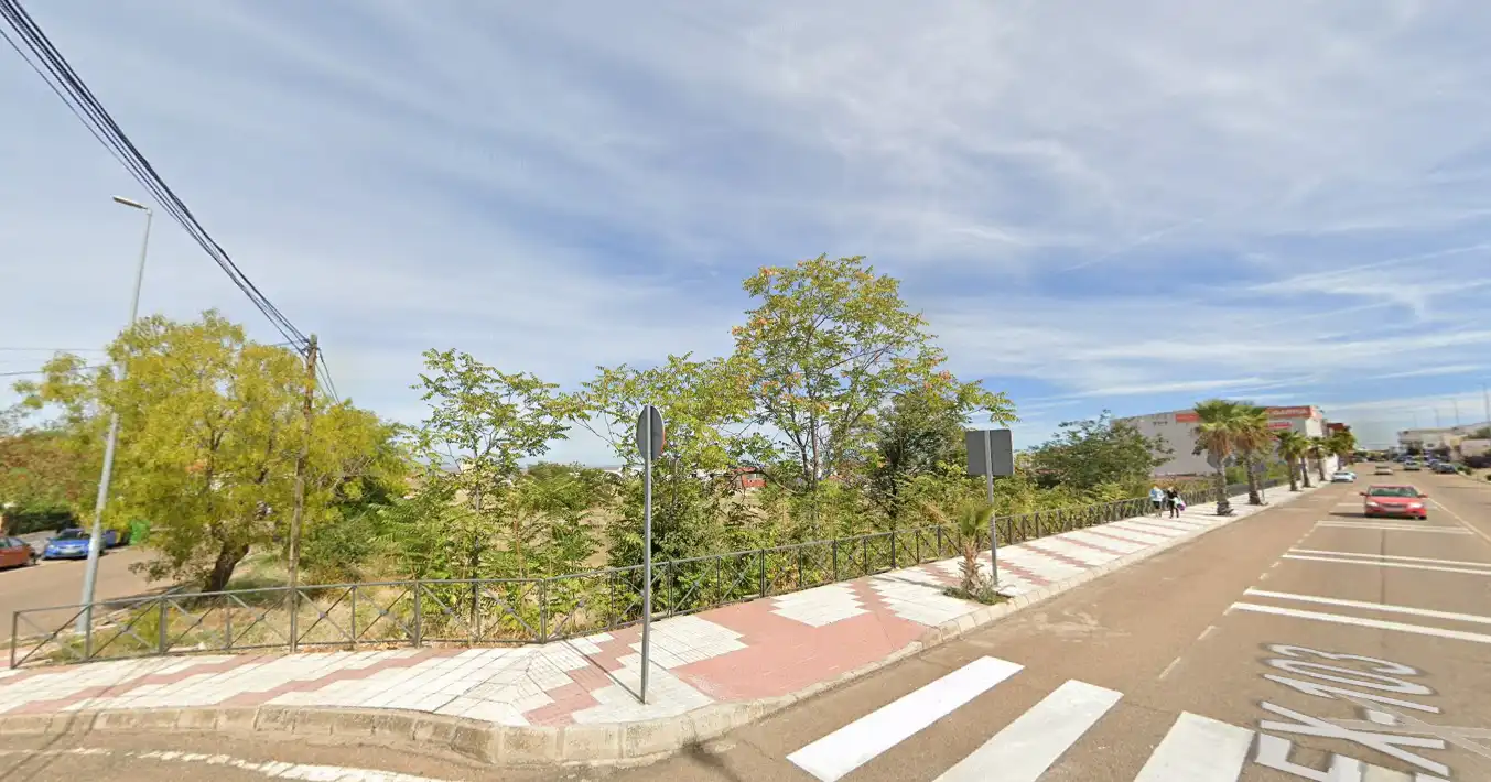 Residential land for sale in Avenida del General Luxán 50