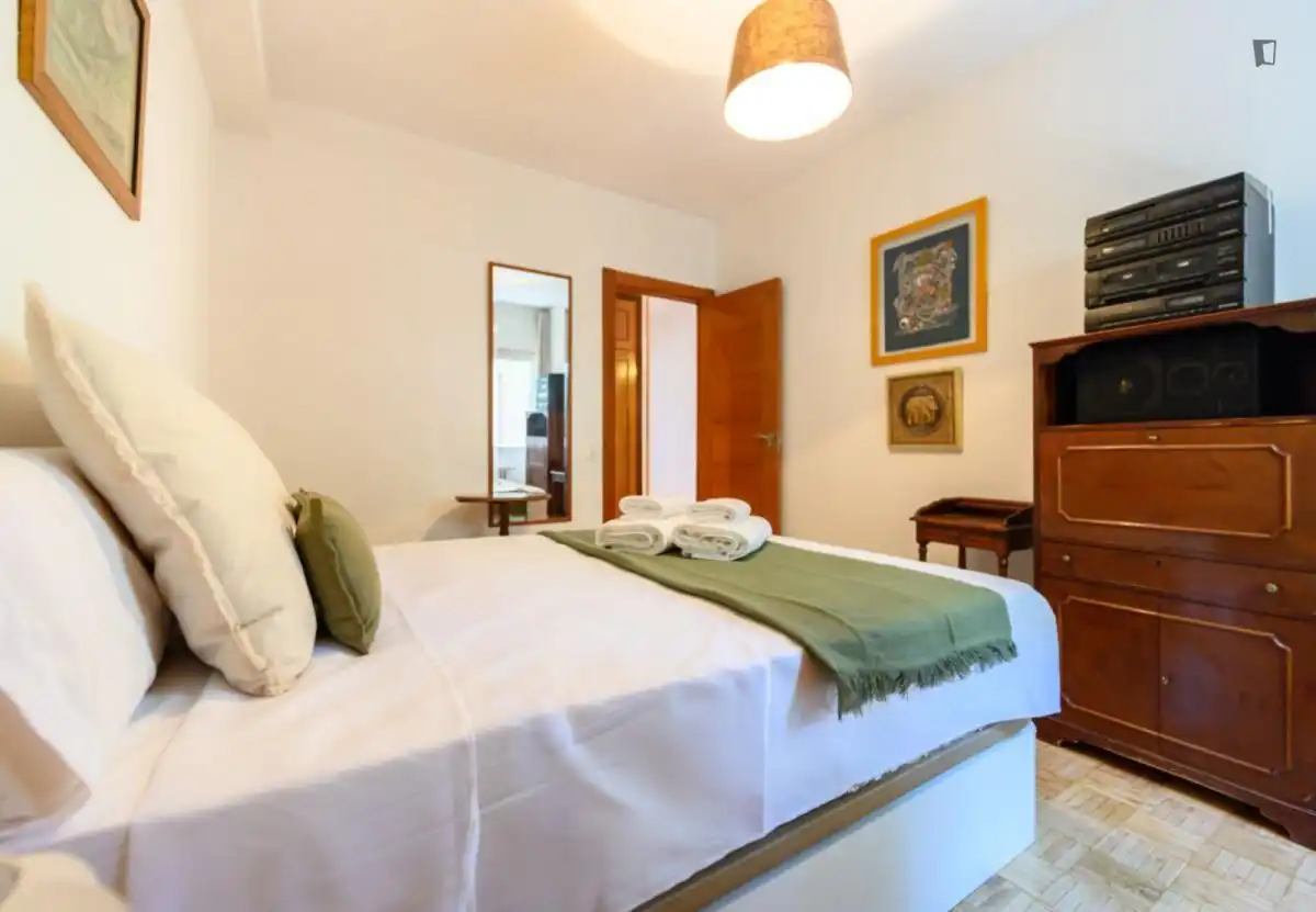 Dormitori de Apartament de lloguer en Madrid amb Aire condicionat, Moblat i Forn