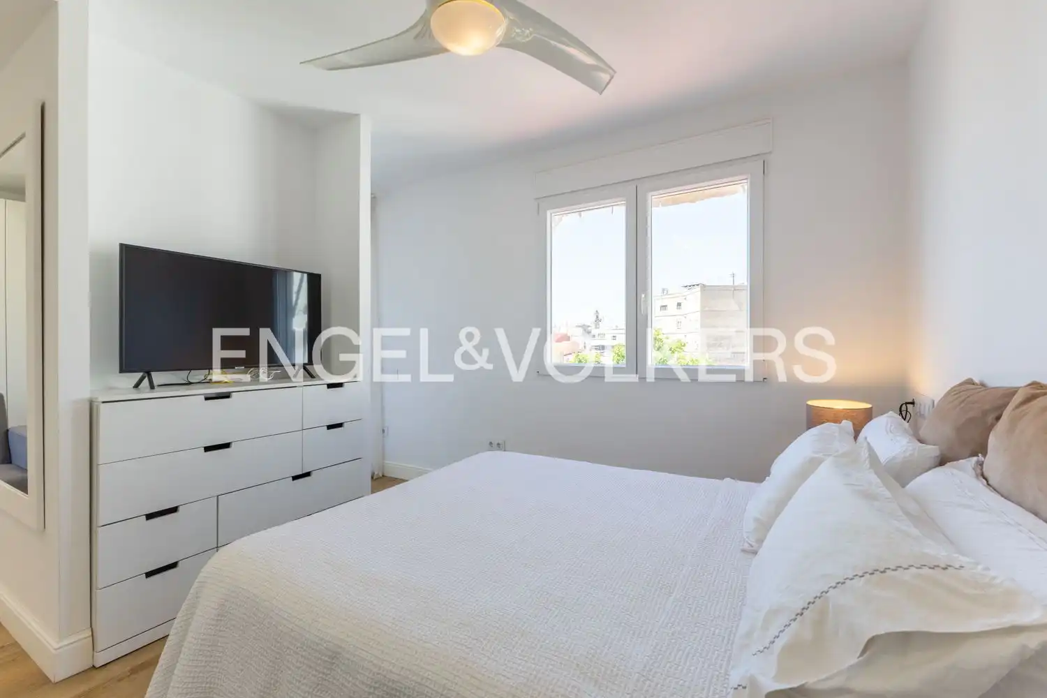 Bedroom of Flat for sale in Valencia  with Air Conditioner, Heating and Balcony