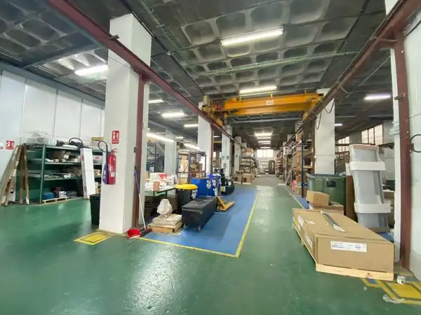 Nave industrial en venta en L'Hospitalet de Llobregat con Calefacción y Alarma