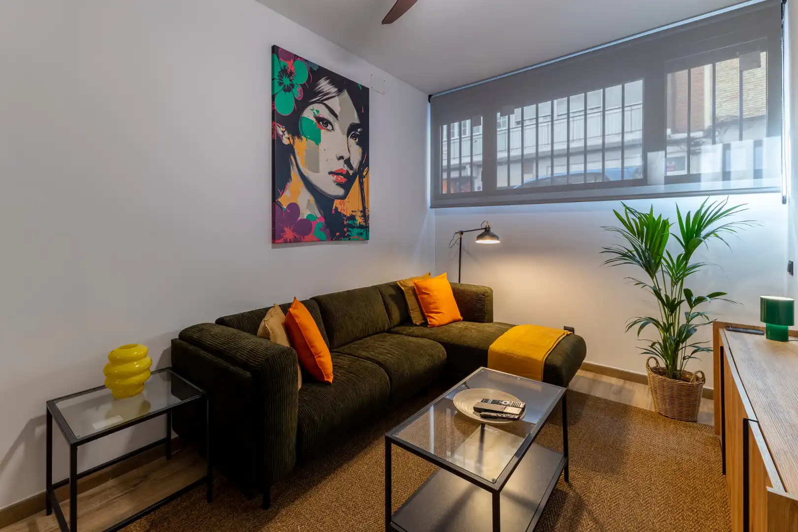Sala d'estar de Apartament de lloguer en Madrid amb Aire condicionat, Calefacció i Moblat