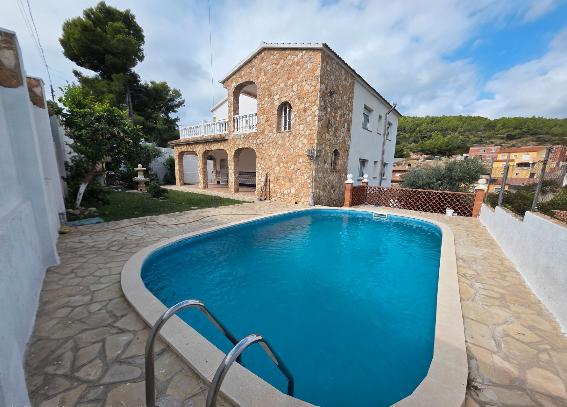 Piscina de Casa o xalet en venda en El Vendrell amb Jardí privat, Terrassa i Piscina