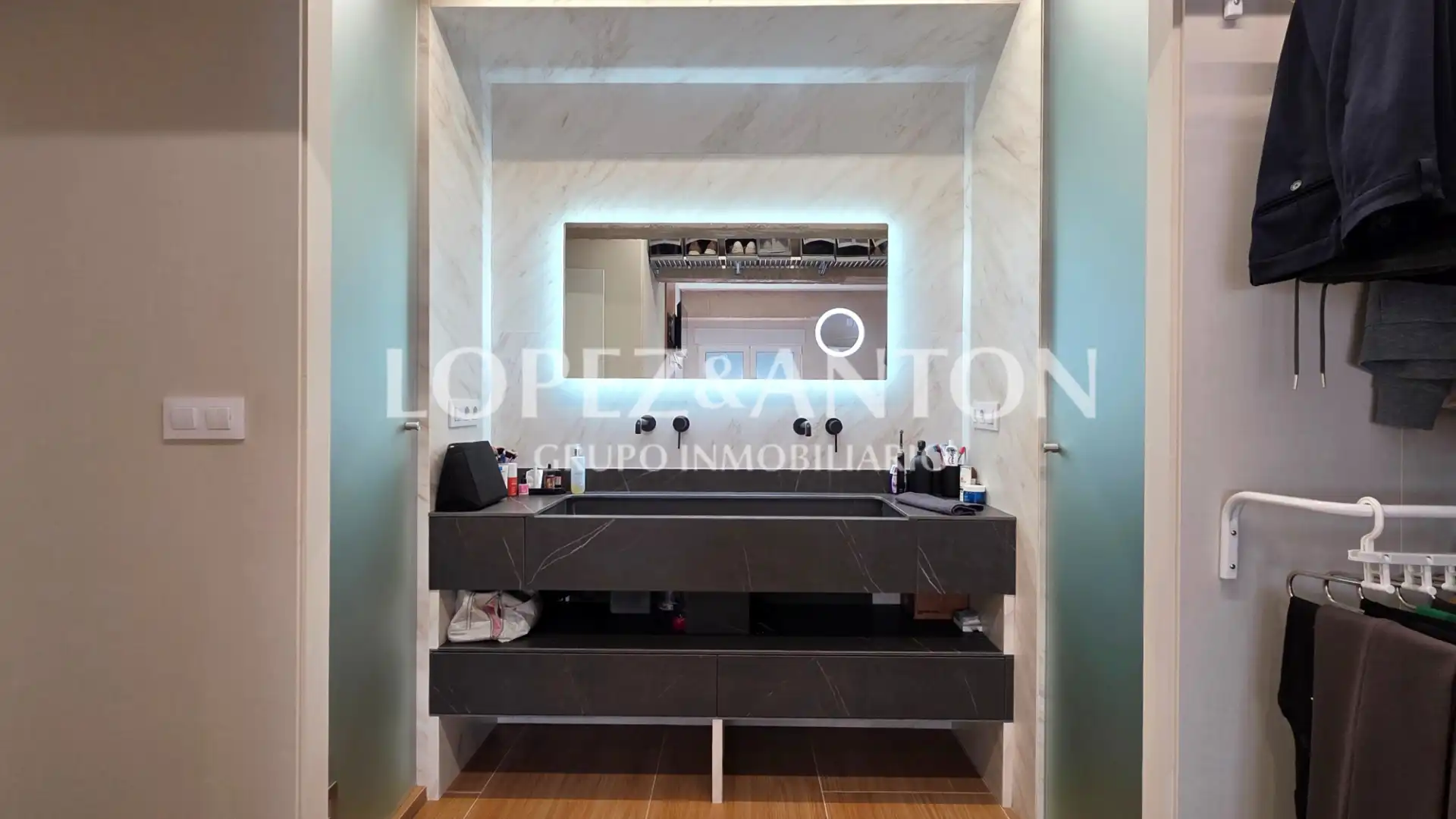 Bathroom of Flat for sale in L'Eliana  with Air Conditioner and Balcony