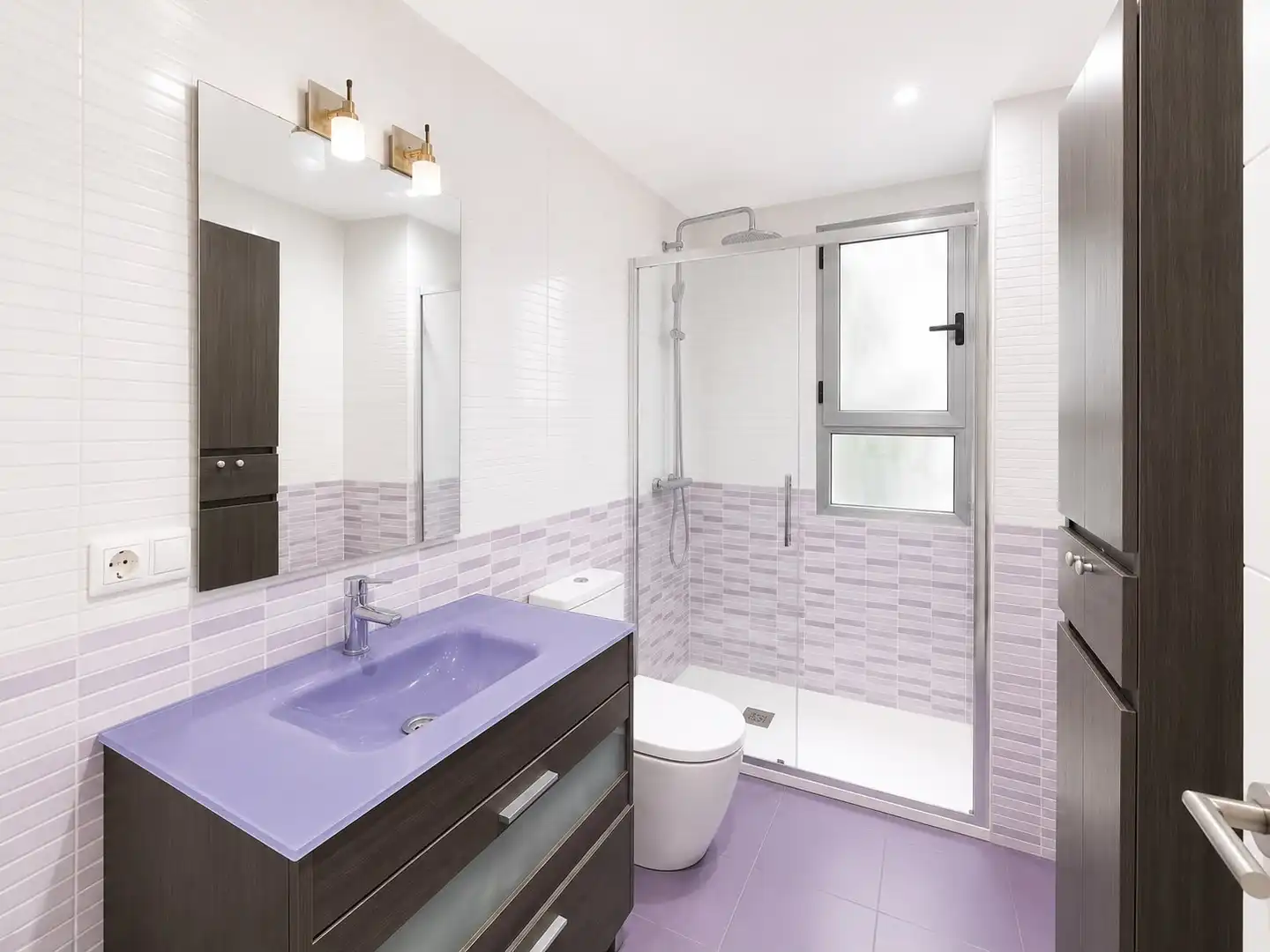 Bathroom of Flat for sale in Madrid  with Terrace, Oven and Washing machine