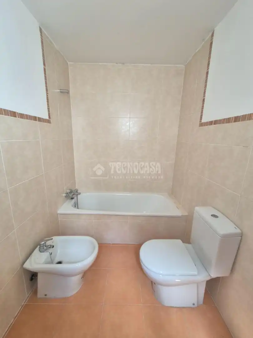 Baño de Piso en venta en Sigüenza con Calefacción y Terraza