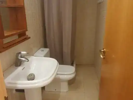 Bathroom of Flat for rent in Reus  with Air Conditioner