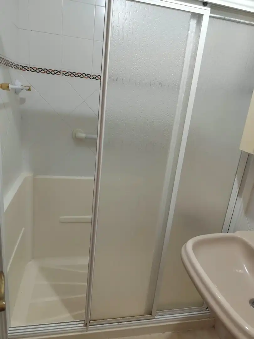 Bathroom of Apartments for sale in Algeciras  with Balcony