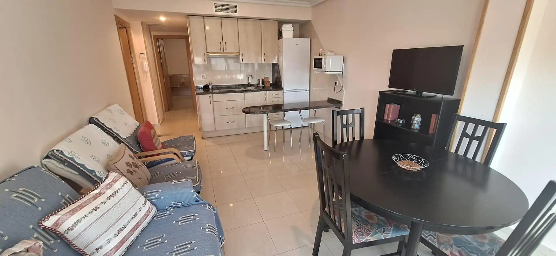 Cocina de Apartamento de alquiler en Benidorm con Aire acondicionado, Jardín privado y Amueblado