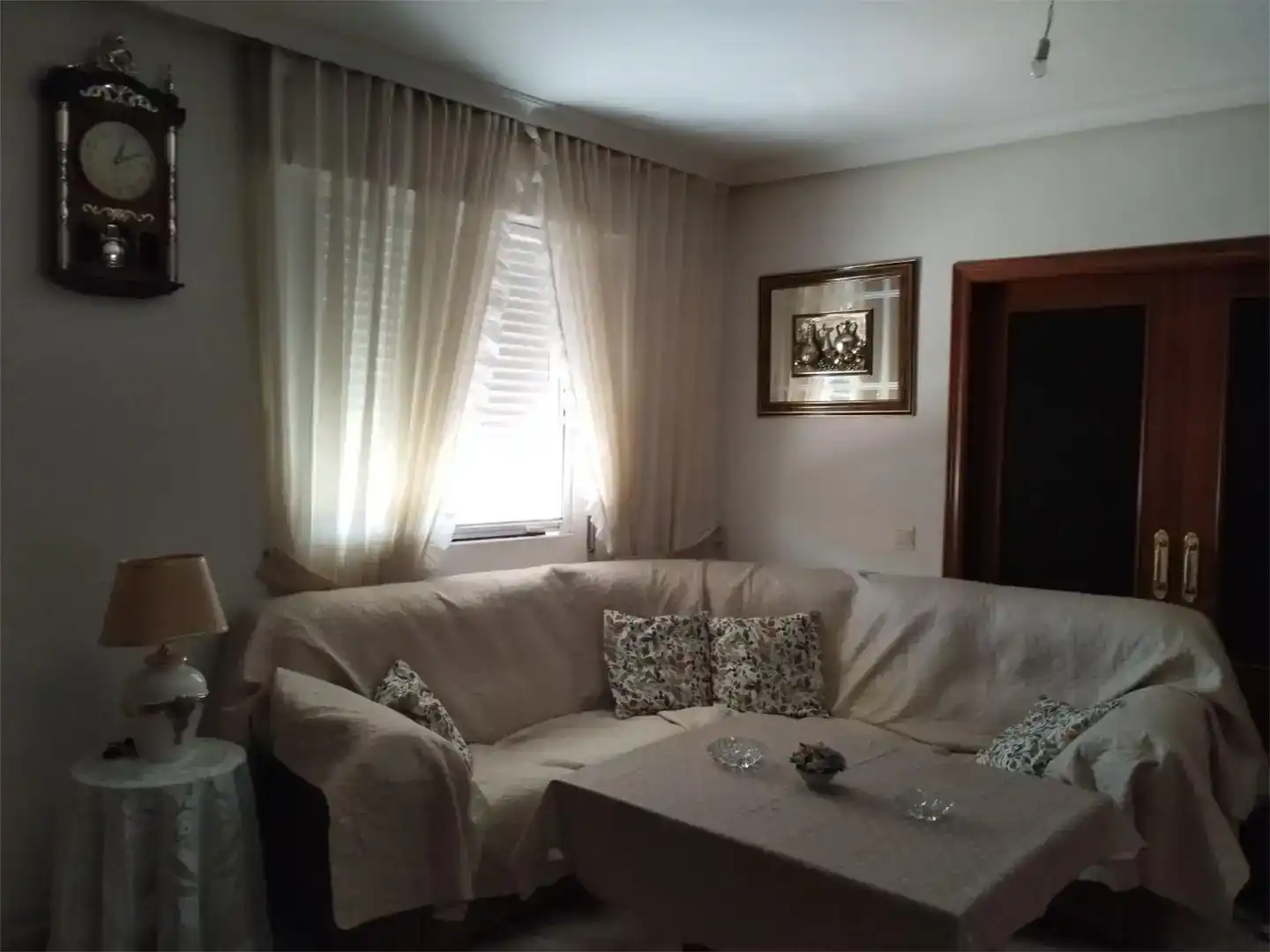 Sala d'estar de Casa adosada en venda en Peñaranda de Bracamonte amb Balcó