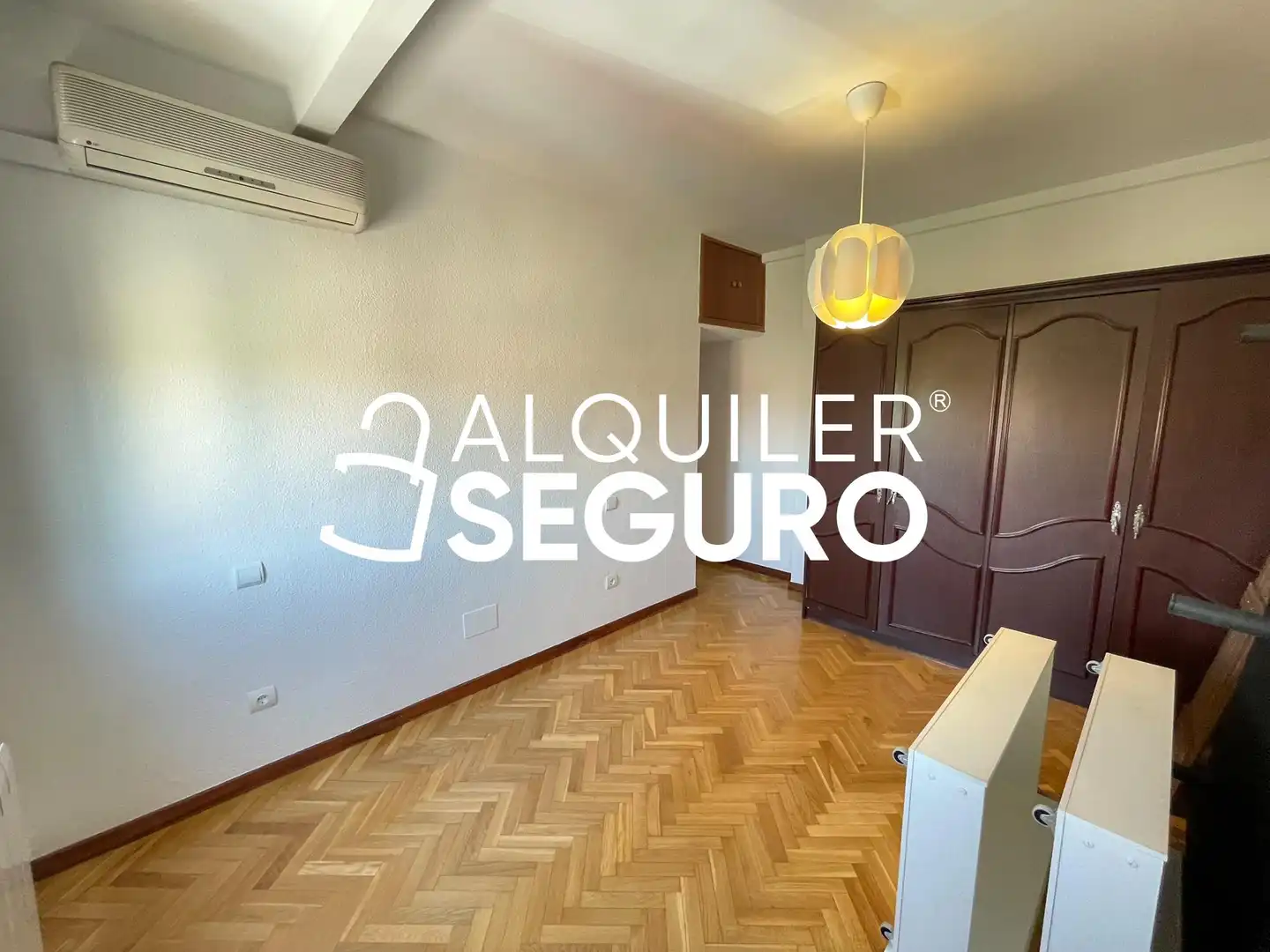 Bedroom of Flat for rent in Madrid  with Air Conditioner, Heating and Terrace