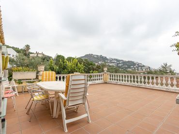 Villa mit Garten zum Verkauf in Pindar