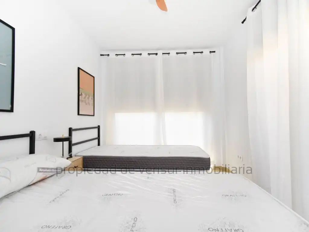 Dormitori de Apartament de lloguer en Águilas amb Balcó