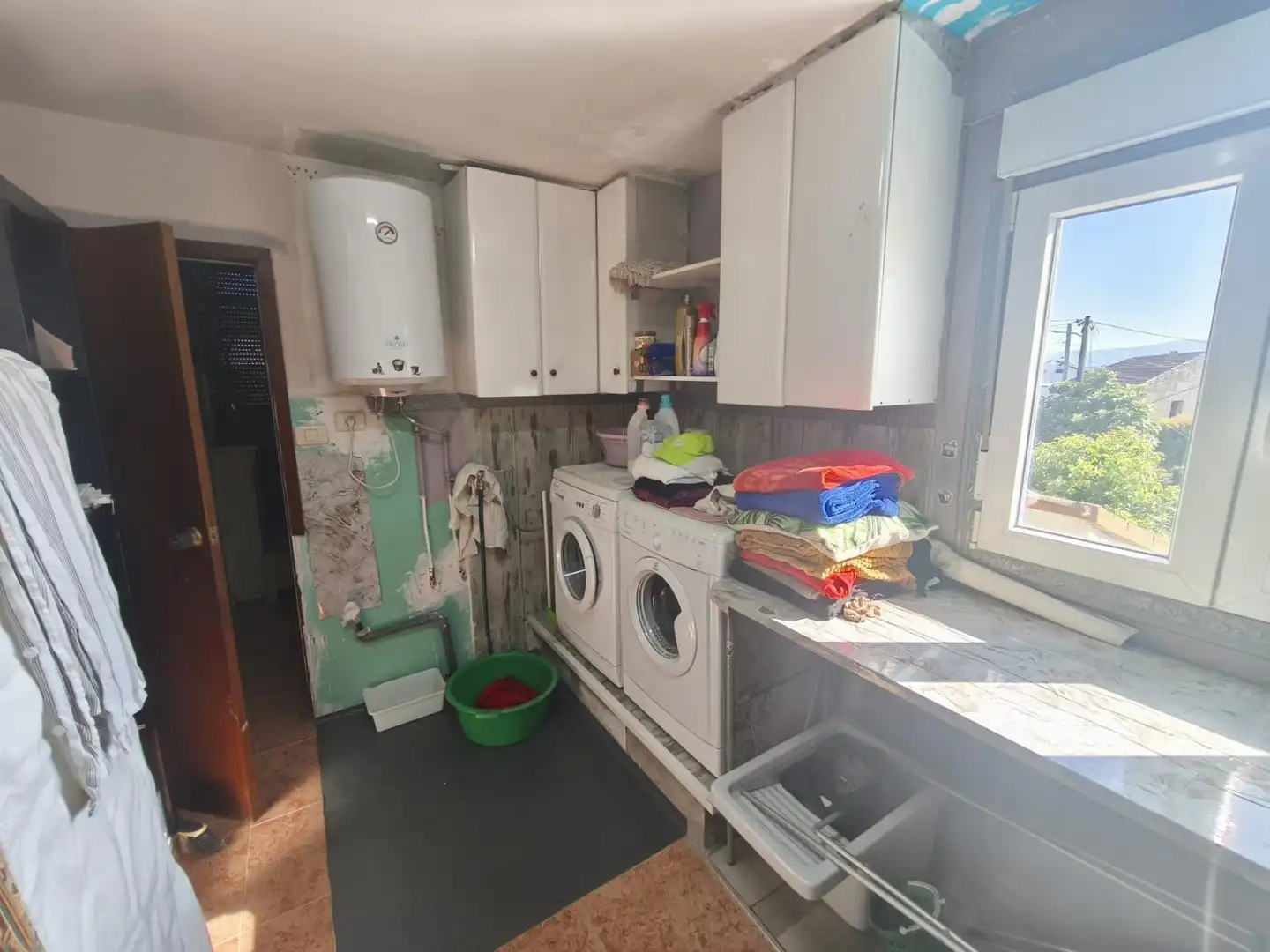 Cocina de Casa adosada en venta en O Carballiño   con Calefacción, Terraza y Piscina