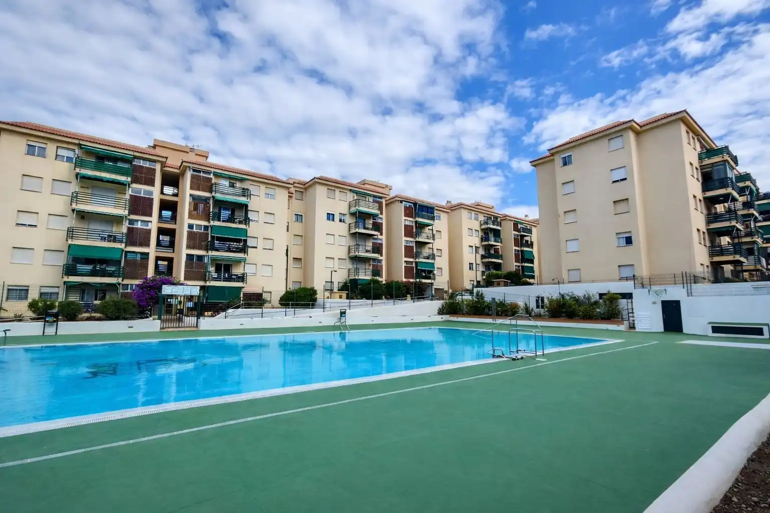 Piscina de Piso en venta en Arona con Terraza, Trastero y Amueblado