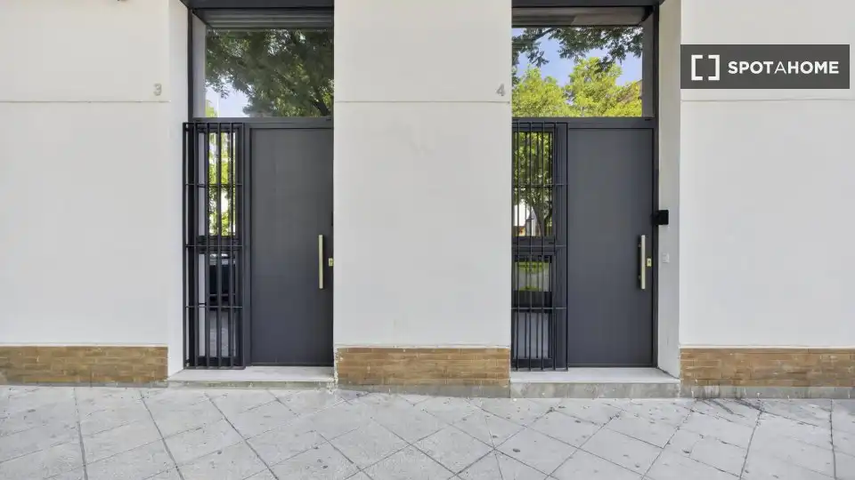 Vista exterior de Apartamento para compartir en Sevilla con Aire acondicionado, Terraza y Amueblado