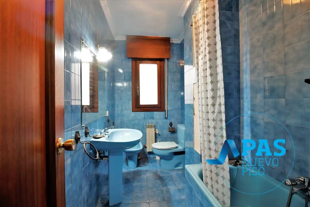 Badezimmer von Wohnung zum Verkauf in Santander mit Heizung