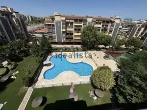 Vista exterior de Àtic en venda en Madrid amb Terrassa i Piscina comunitària