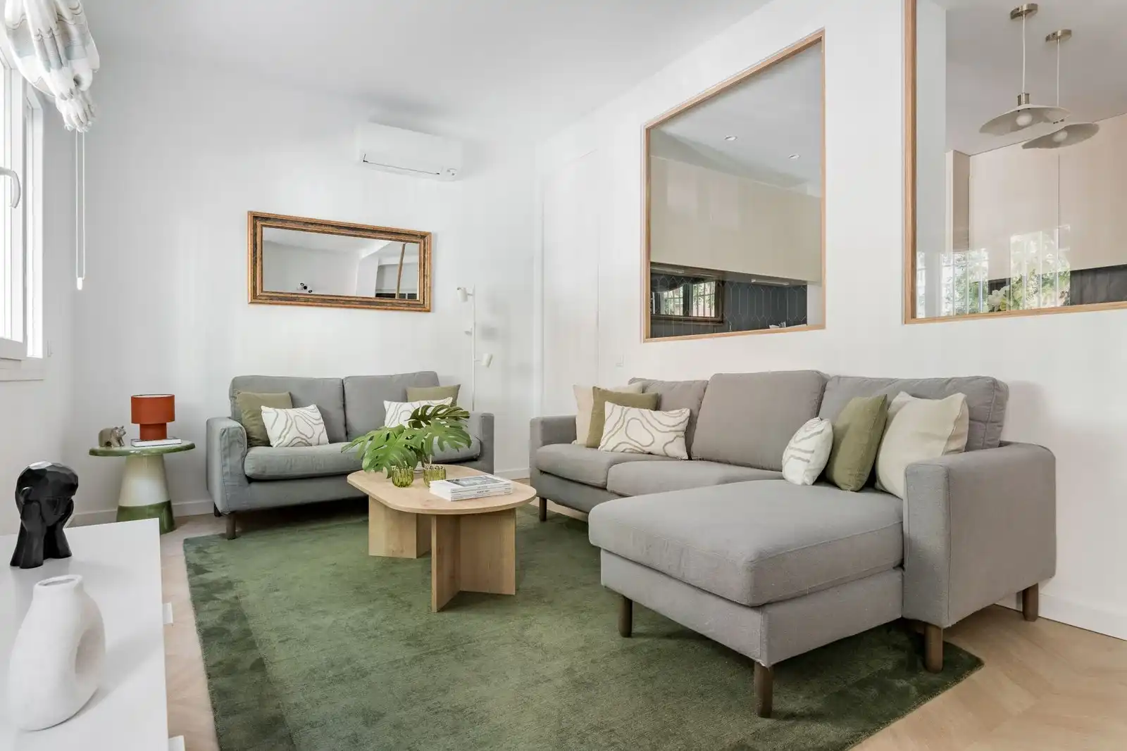 Living room of Apartments for rent in Madrid  with Air Conditioner, Heating and Furnished
