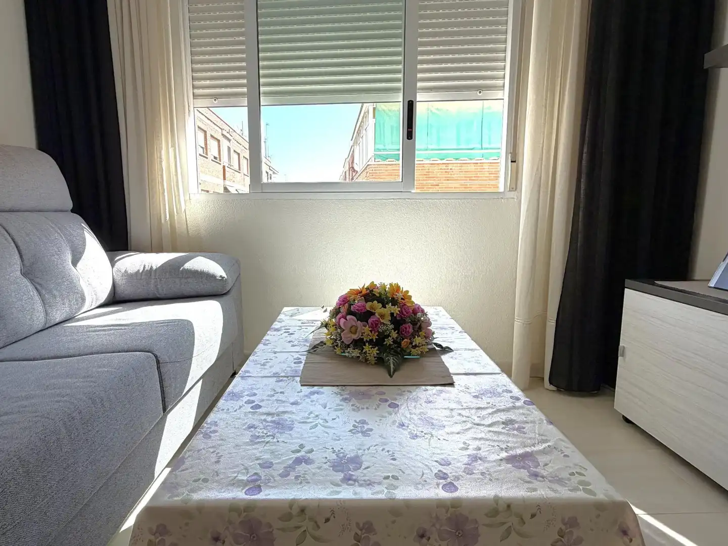 Habitación de Apartamento en venta en Torrevieja con Aire acondicionado, Terraza y Amueblado
