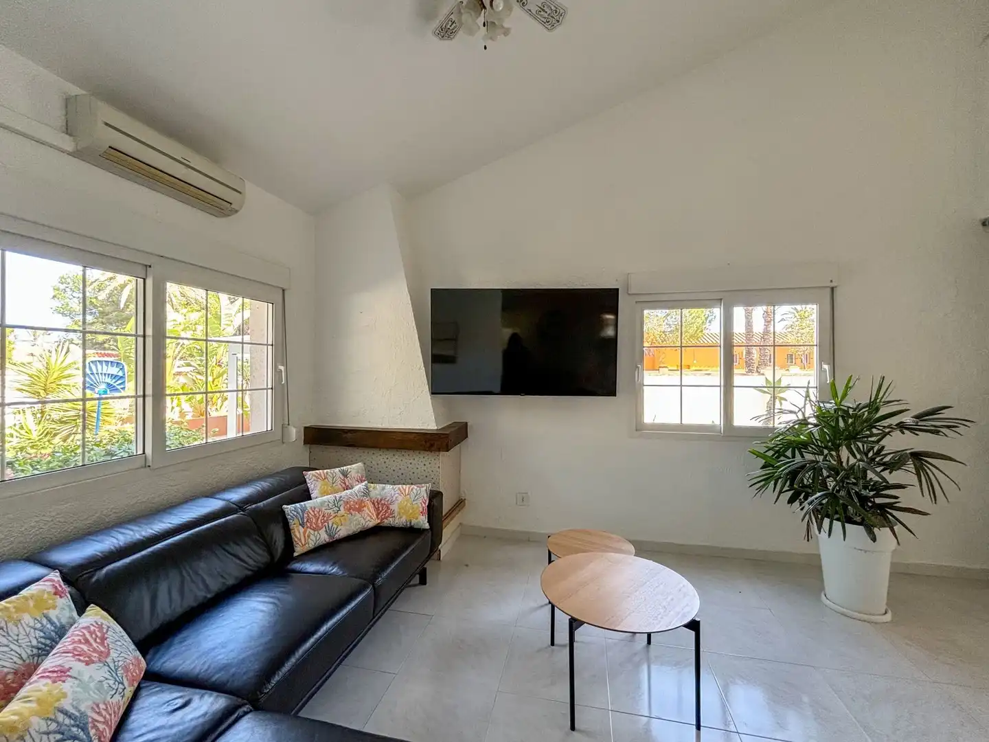 Living room of Houses for rent in Orihuela  with Air Conditioner, Private garden and Terrace