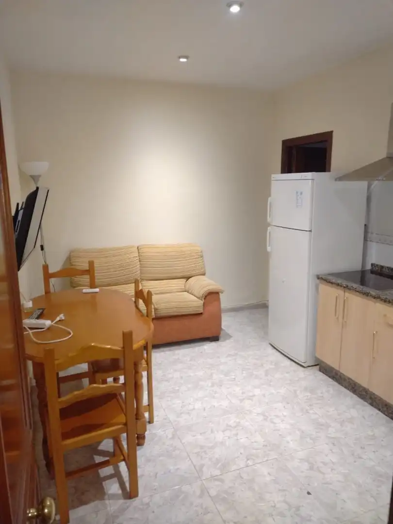 Cuina de Apartament de lloguer en Córdoba amb Aire condicionat, Calefacció i Moblat
