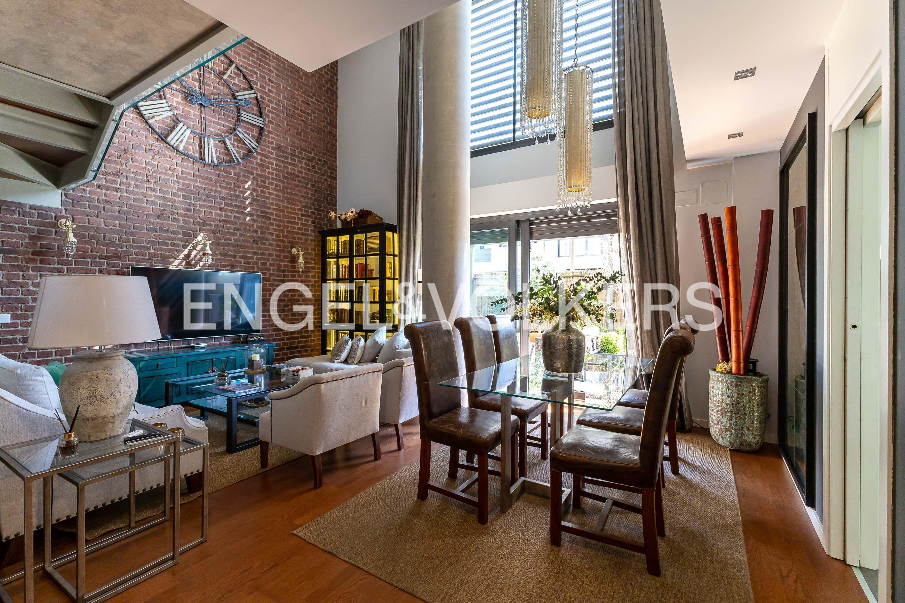 Living room of Duplex for sale in  Madrid Capital  with Air Conditioner, Heating and Private garden