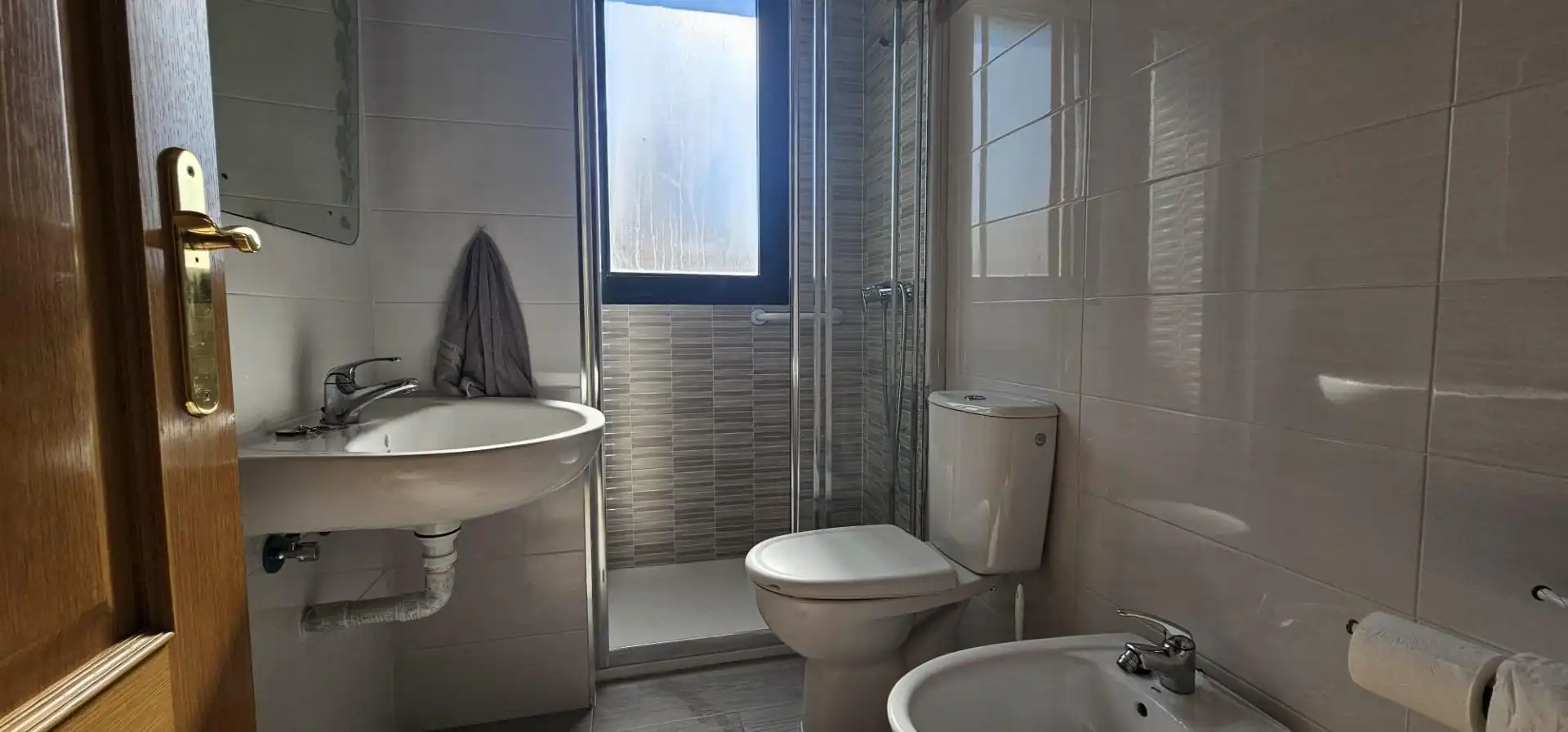 Badezimmer von Wohnung zur Miete in Badajoz mit Klimaanlage und Heizung